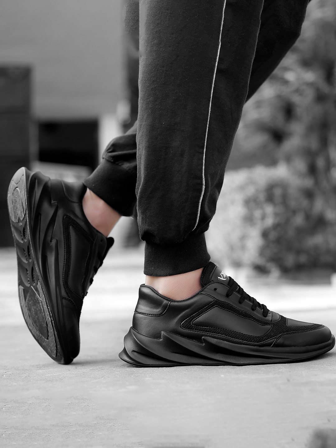 

riffway Men Sneakers, Black