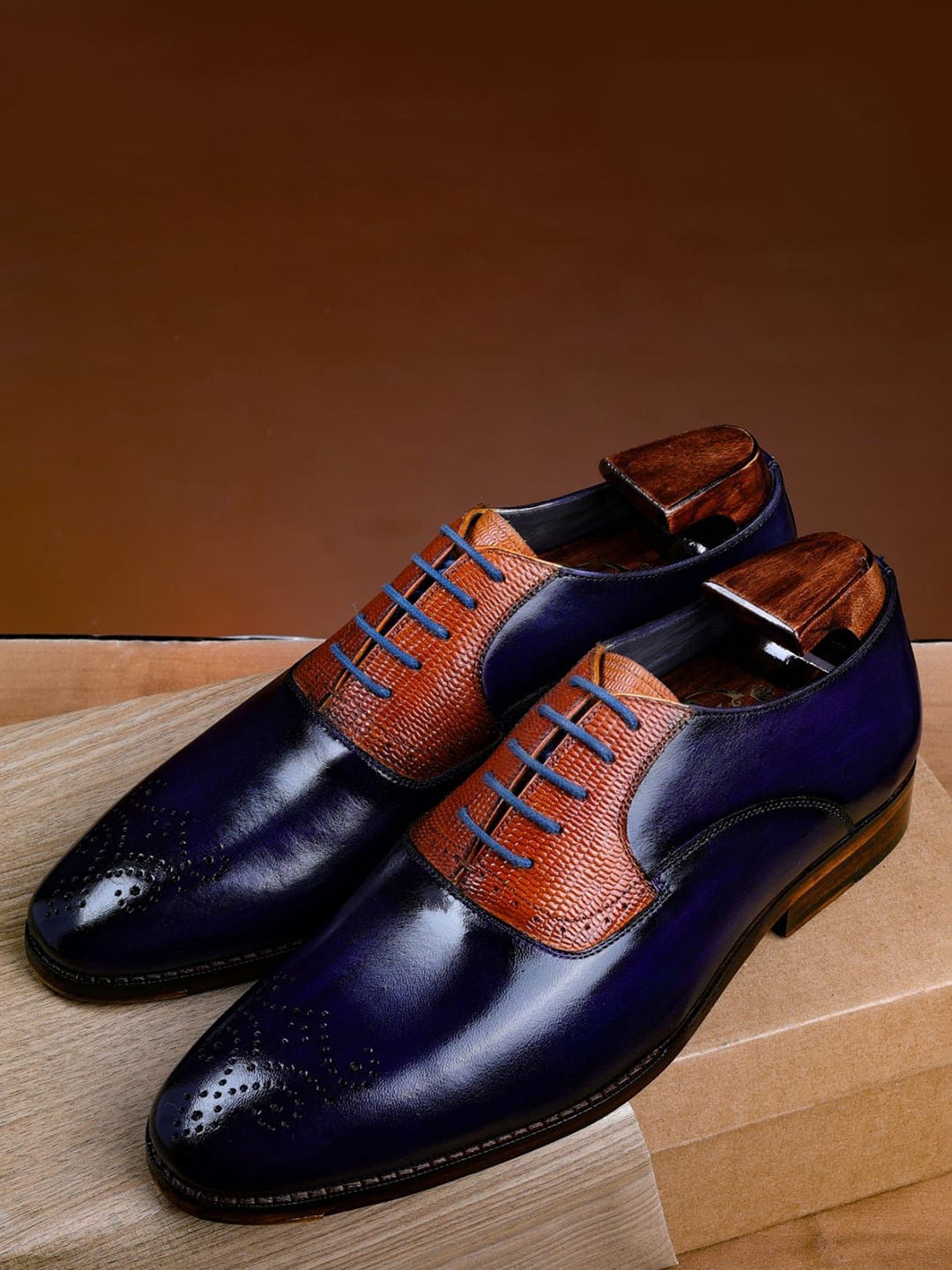 

MILLE DOLLARI Men Leather Formal Oxfords Gold Metal Toe & Horseshoe Heel, Blue