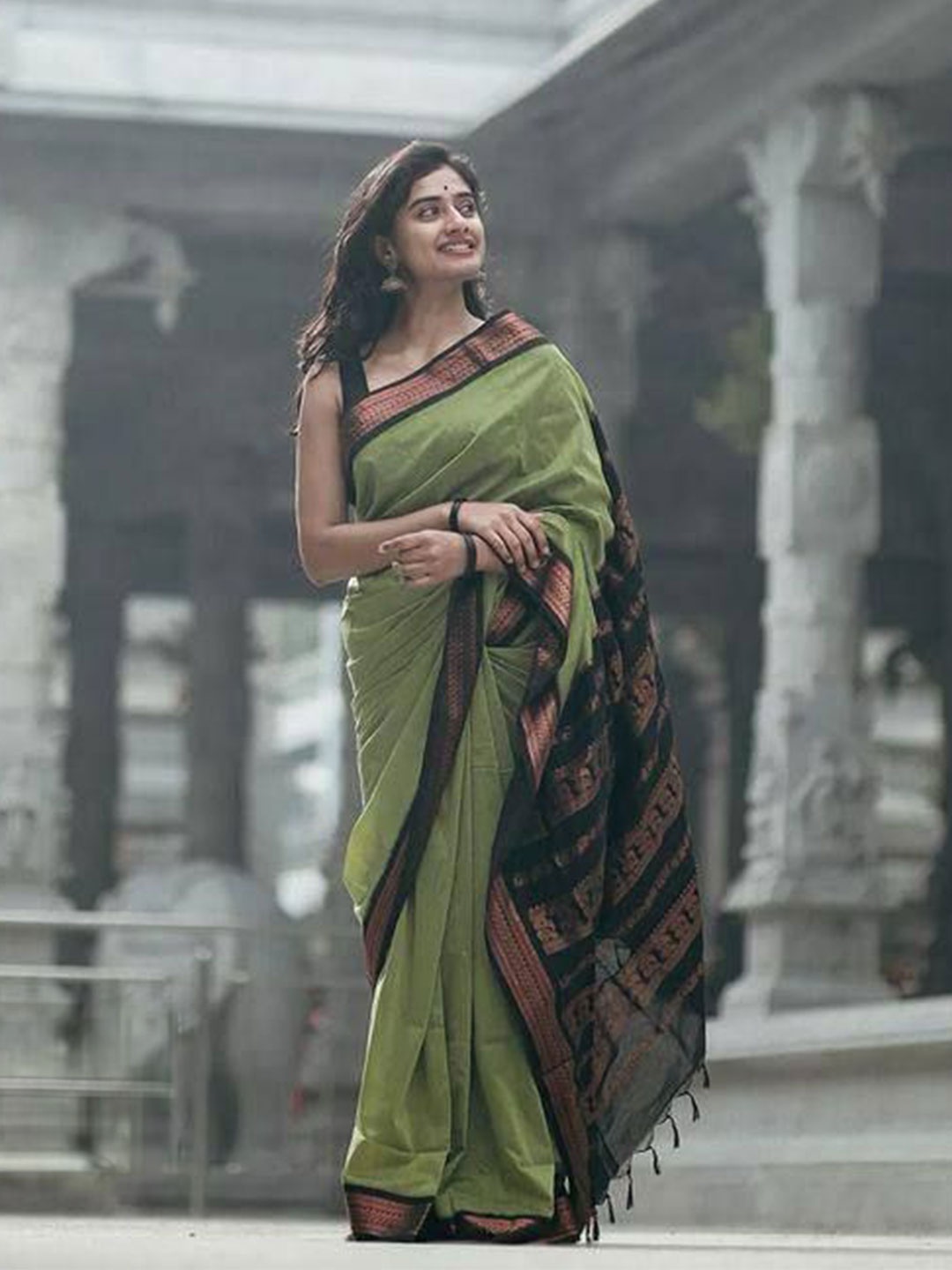 

Rujave Solid Zari Art Silk Kanjeevaram Saree With Unstitched Blouse Piece, Green