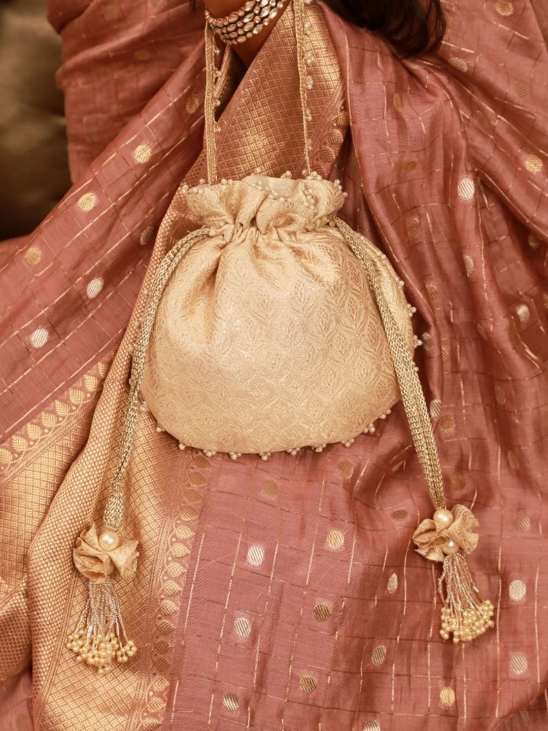 

AMYRA Structured Handheld Bag, Off white