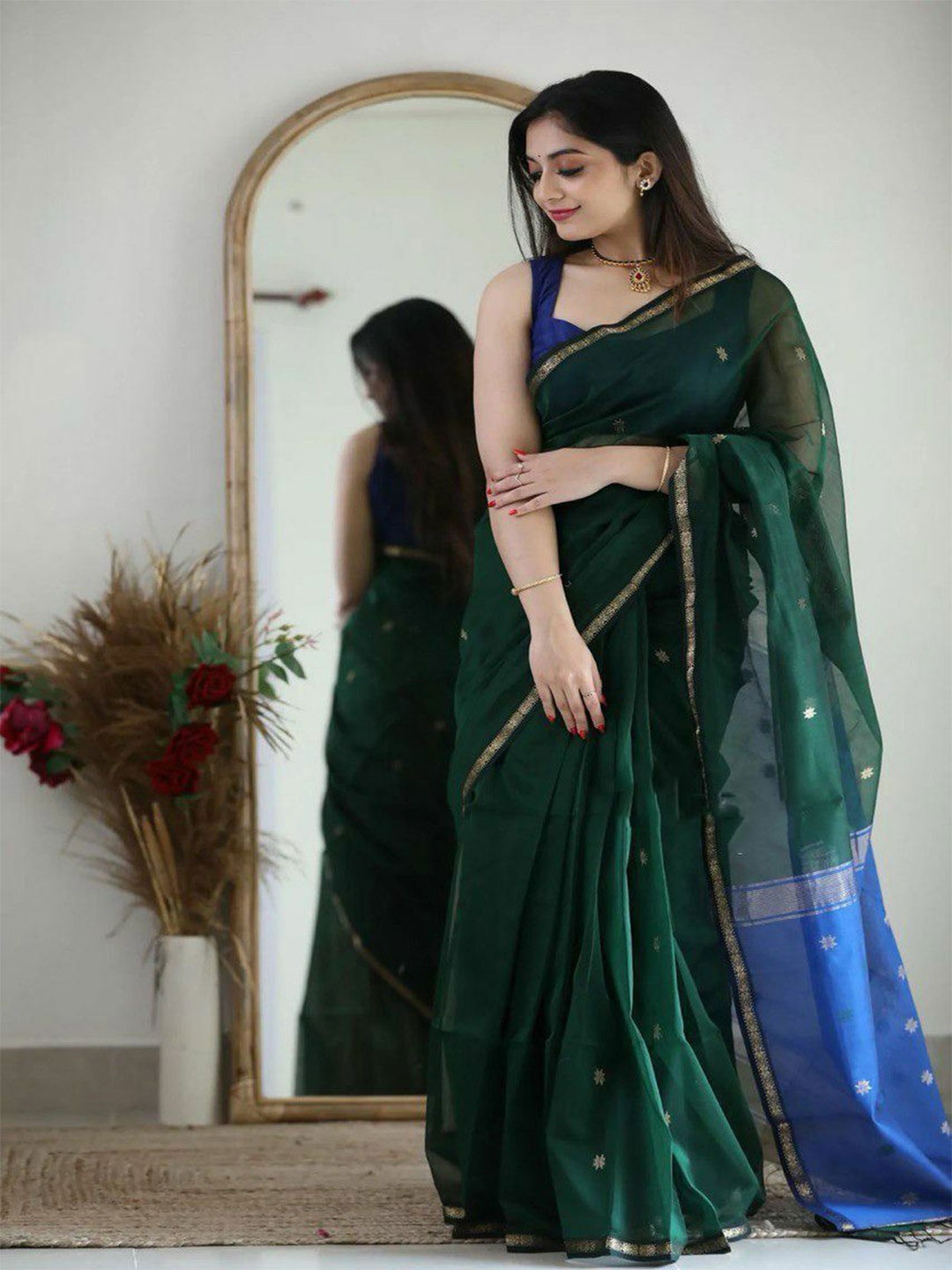 

Rujave Woven Design Zari Kanjeevaram Saree With Unstitched Blouse Piece, Green