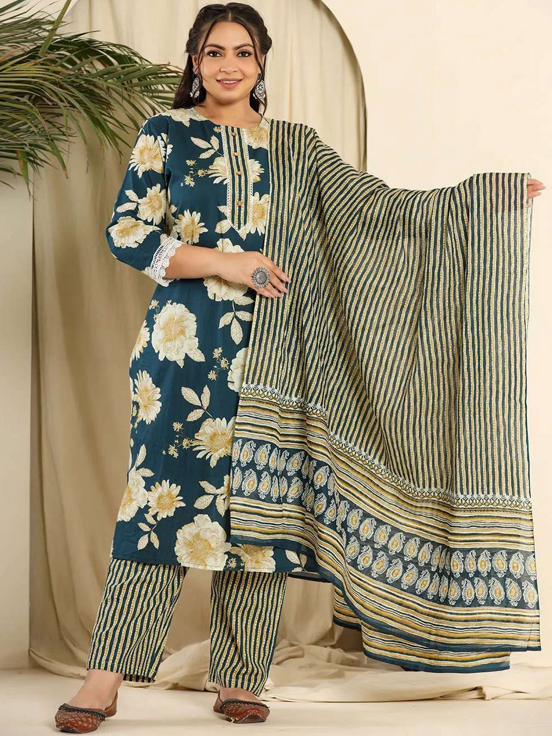 

MissKurti Plus Size Floral Printed V Neck Kurta With Trousers & Dupatta, Teal