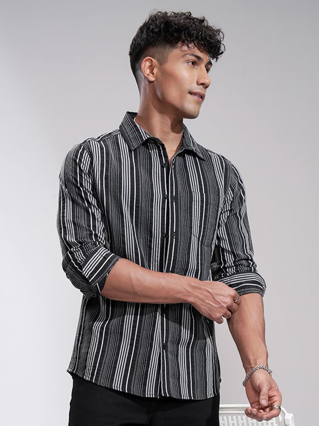 

HIGHLANDER Men Comfort Slim Fit Opaque Striped Casual Shirt, Black