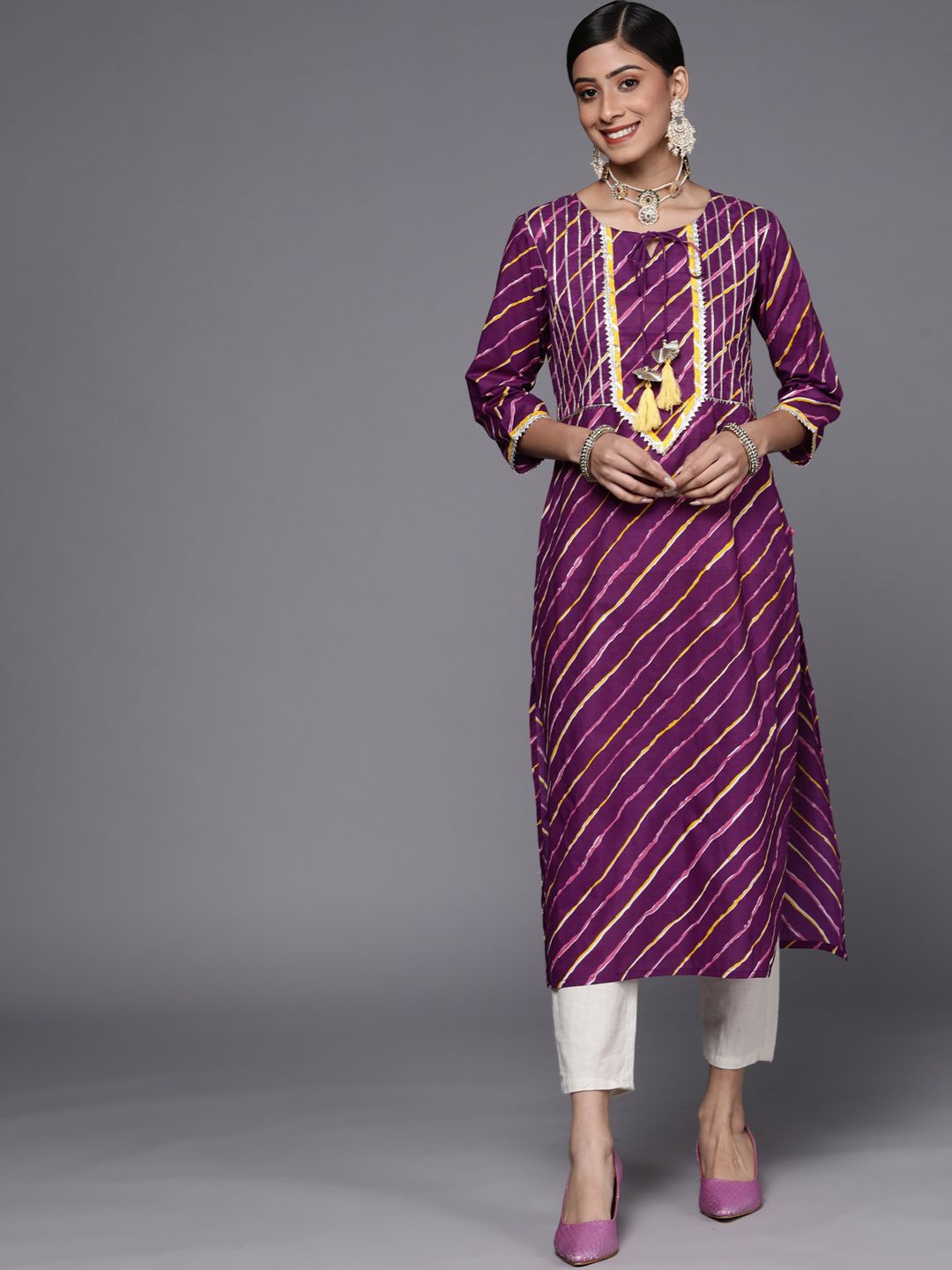

DIVASTRI Leheriya Printed tie-Up Neck Three-Quarter Sleeves Gotta Patti Pure Cotton Kurta, Purple
