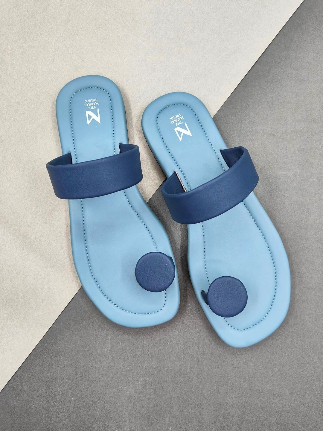 

THE MADRAS TRUNK Men Comfort Sandals, Blue