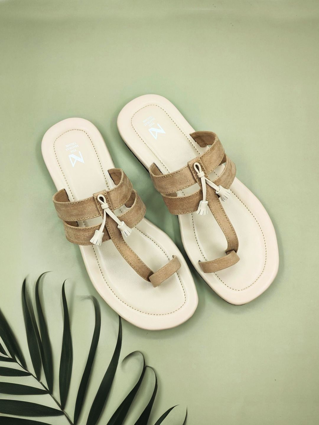 

THE MADRAS TRUNK Men Slip-On Comfort Sandals, Off white