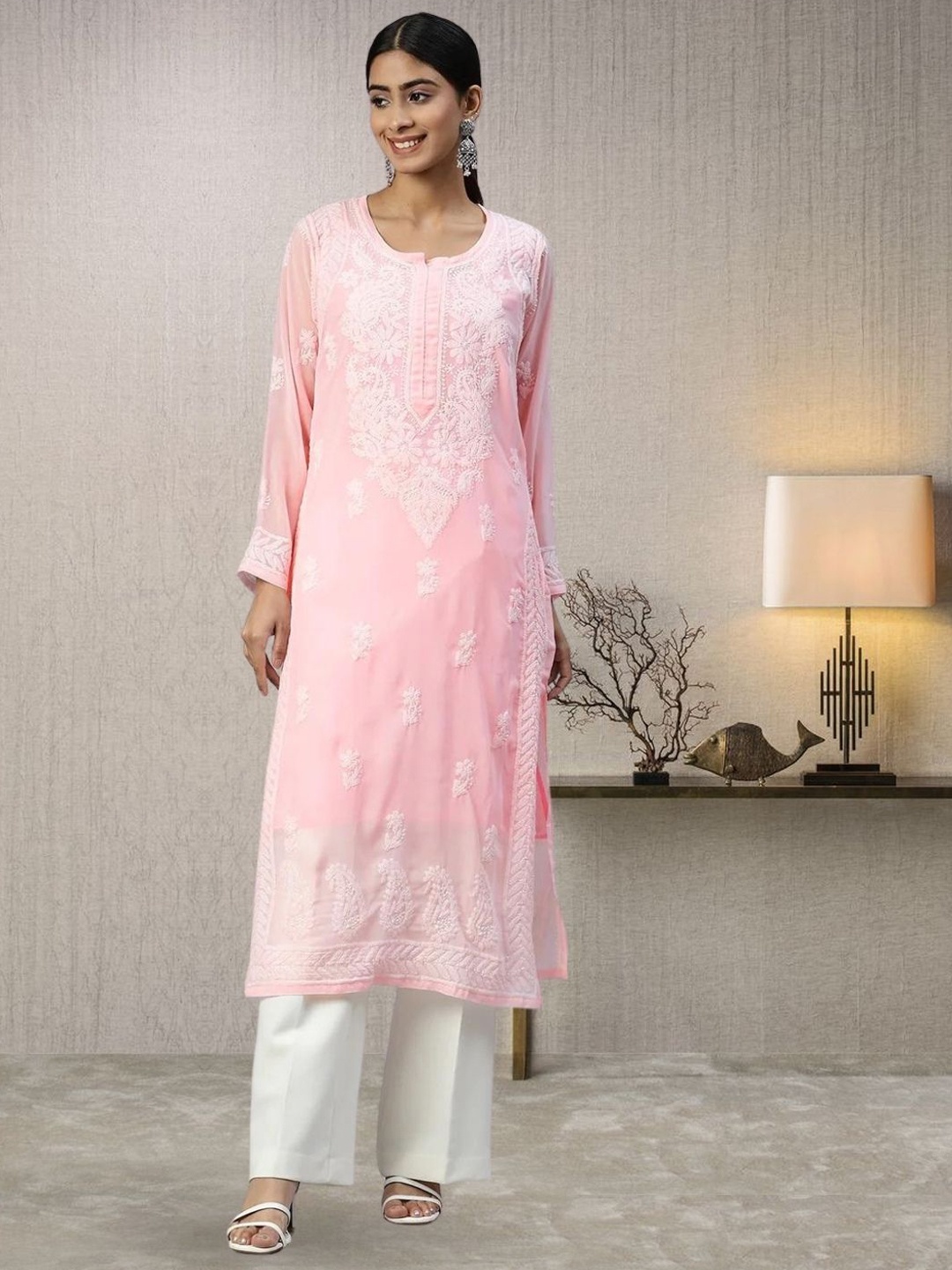 

PARAMOUNT CHIKAN Floral Embroidered Notch Neck Lucknowi Chikankari Georgette Kurta, Pink