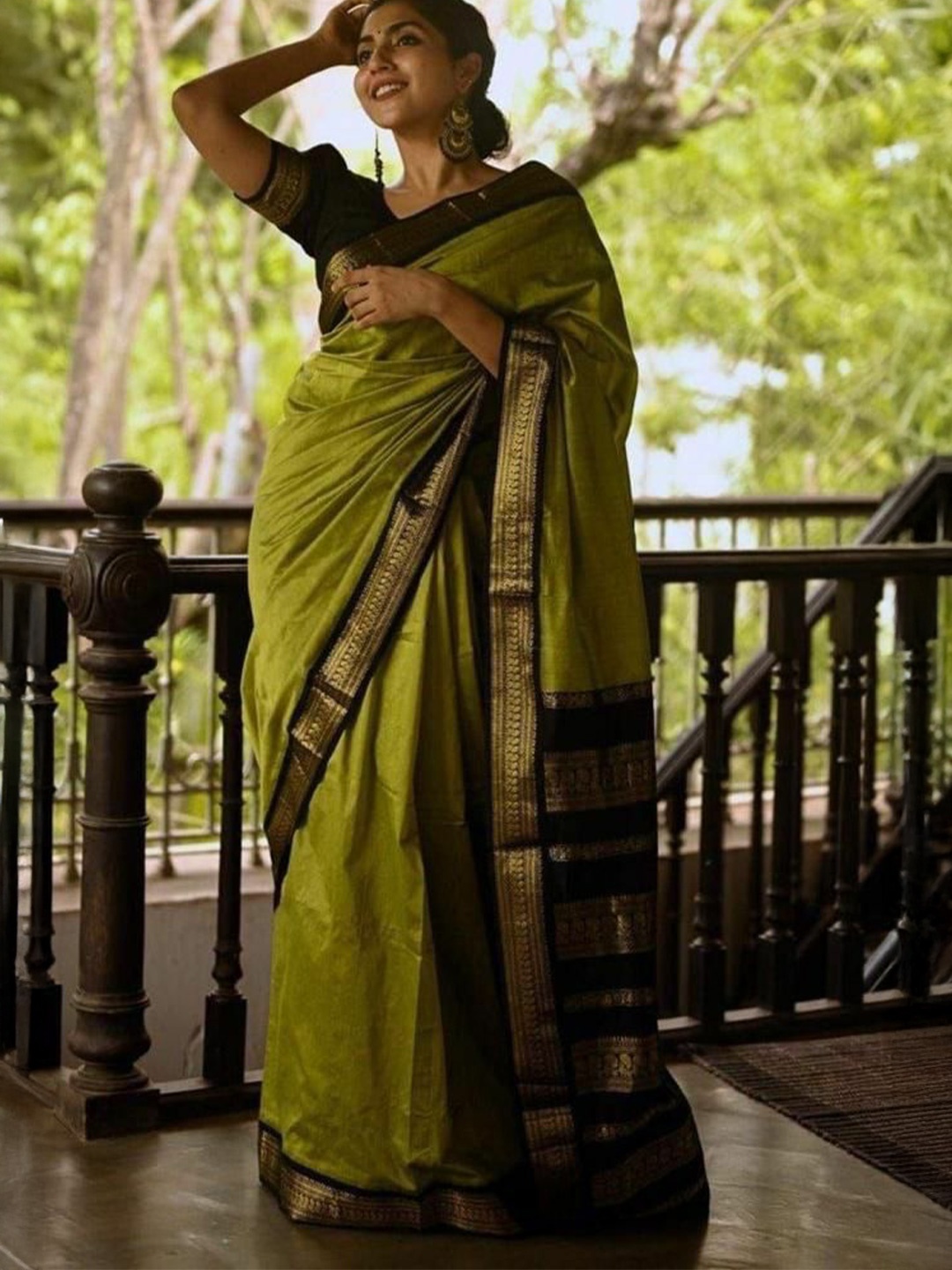 

Rujave Woven Design Zari Art Silk Kanjeevaram Saree, Green