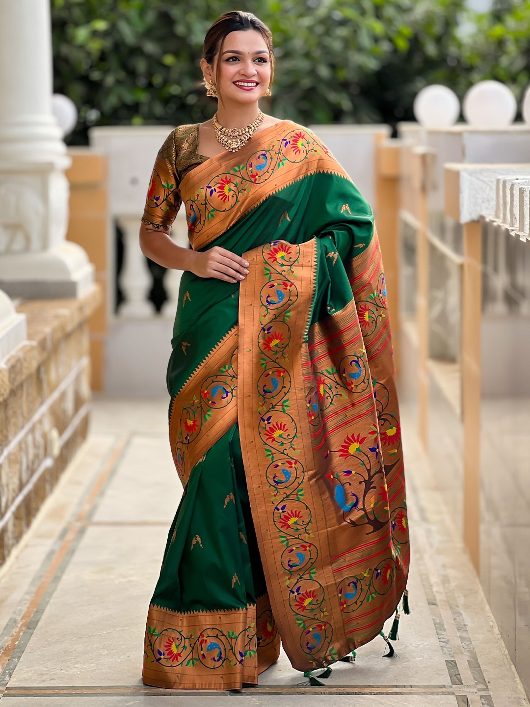 

VEECHIS Woven Design Zari Silk Blend Banarasi Saree, Green