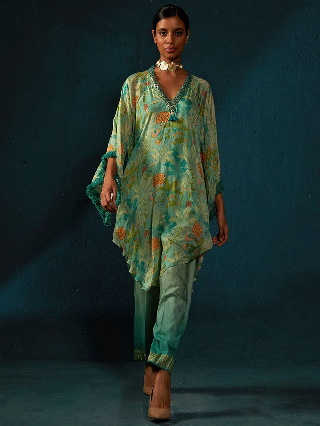 

Basil leaf Floral Printed Kaftan Kurti With Palazzos, Turquoise blue