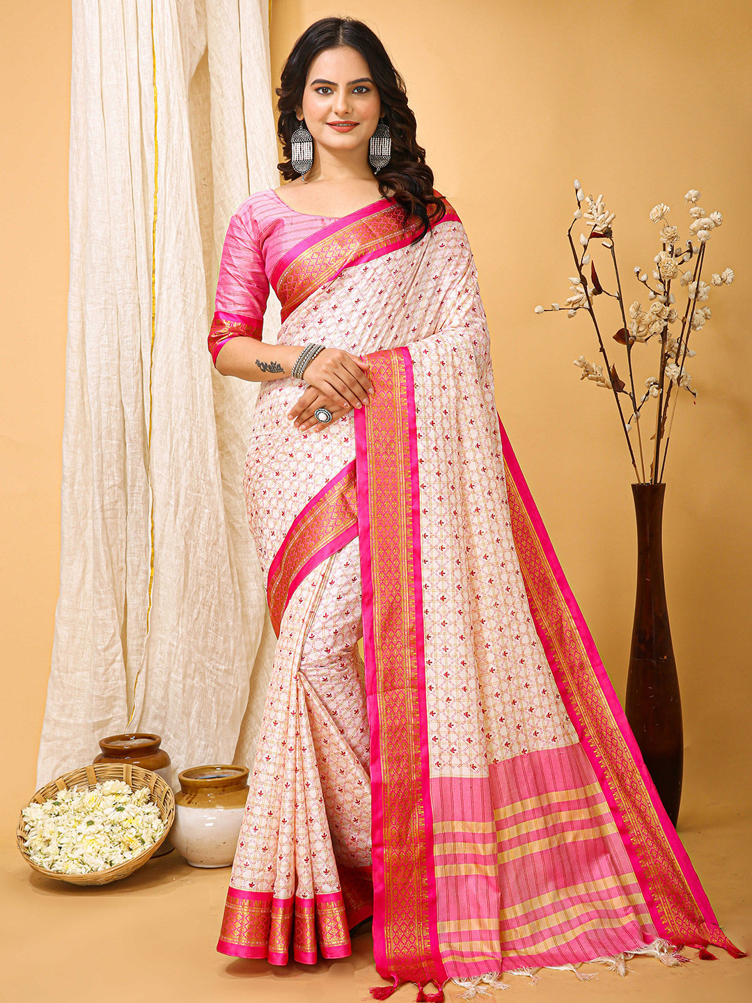 

VEECHIS Woven Design Zari Saree, Pink