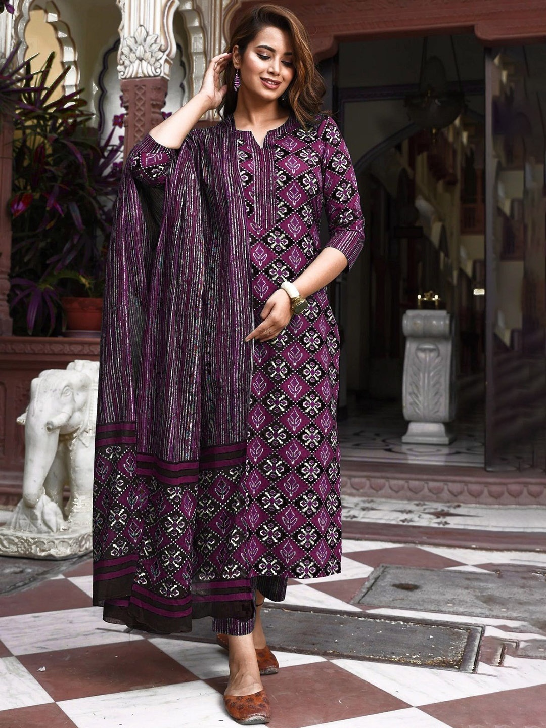 

Moda Rapido Floral Printed Notch Neck Straight Kurta With Trousers & Dupatta, Purple