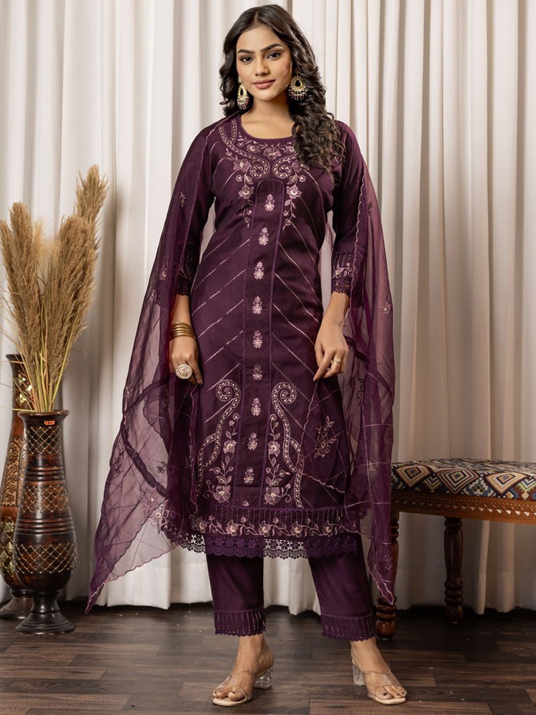 

DRESOUL Floral Embroidered Straight Kurta With Trousers And Dupatta, Purple