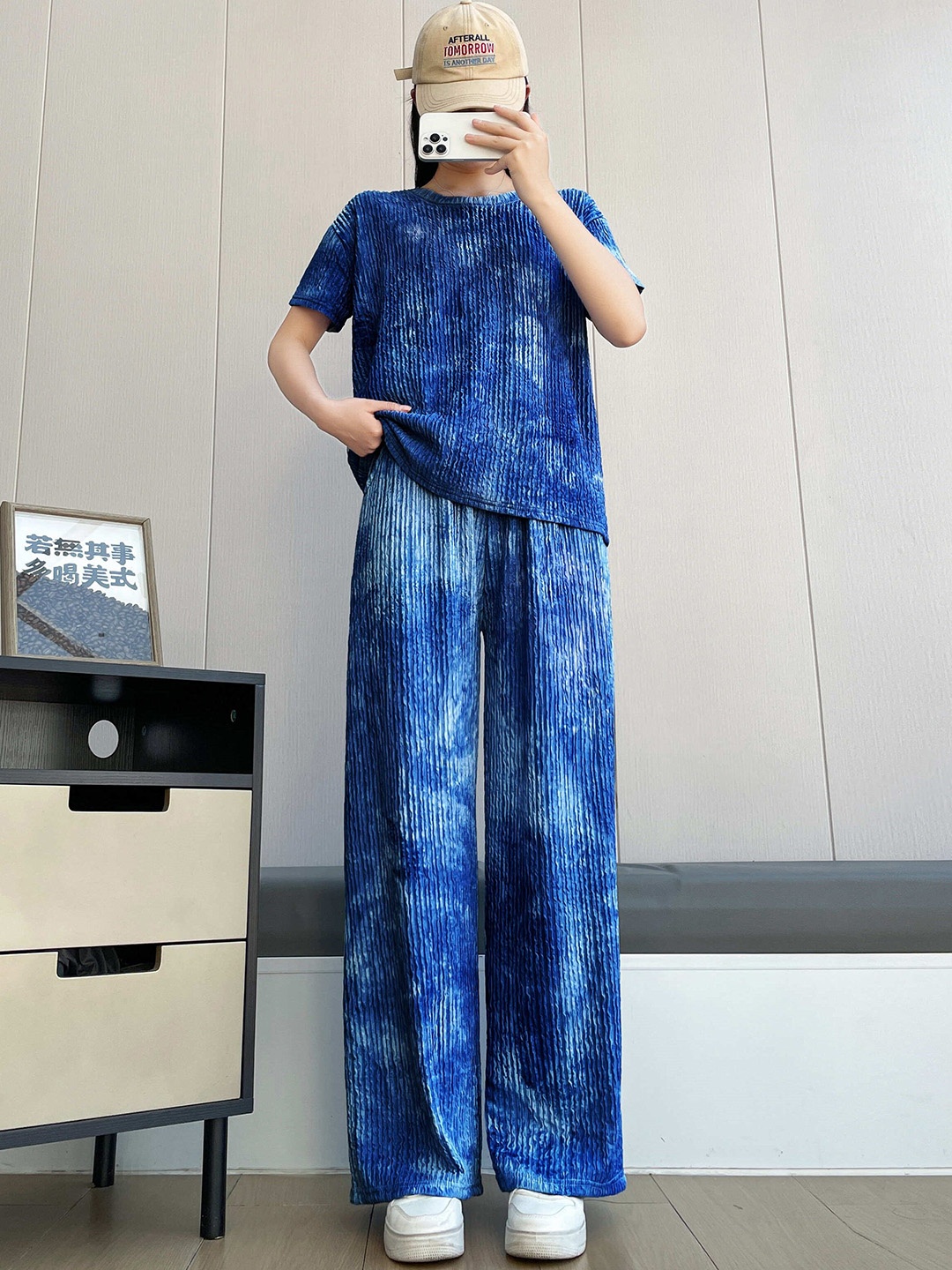 

Lugo Dyed Self Design Round Neck T-Shirt With Trousers, Blue