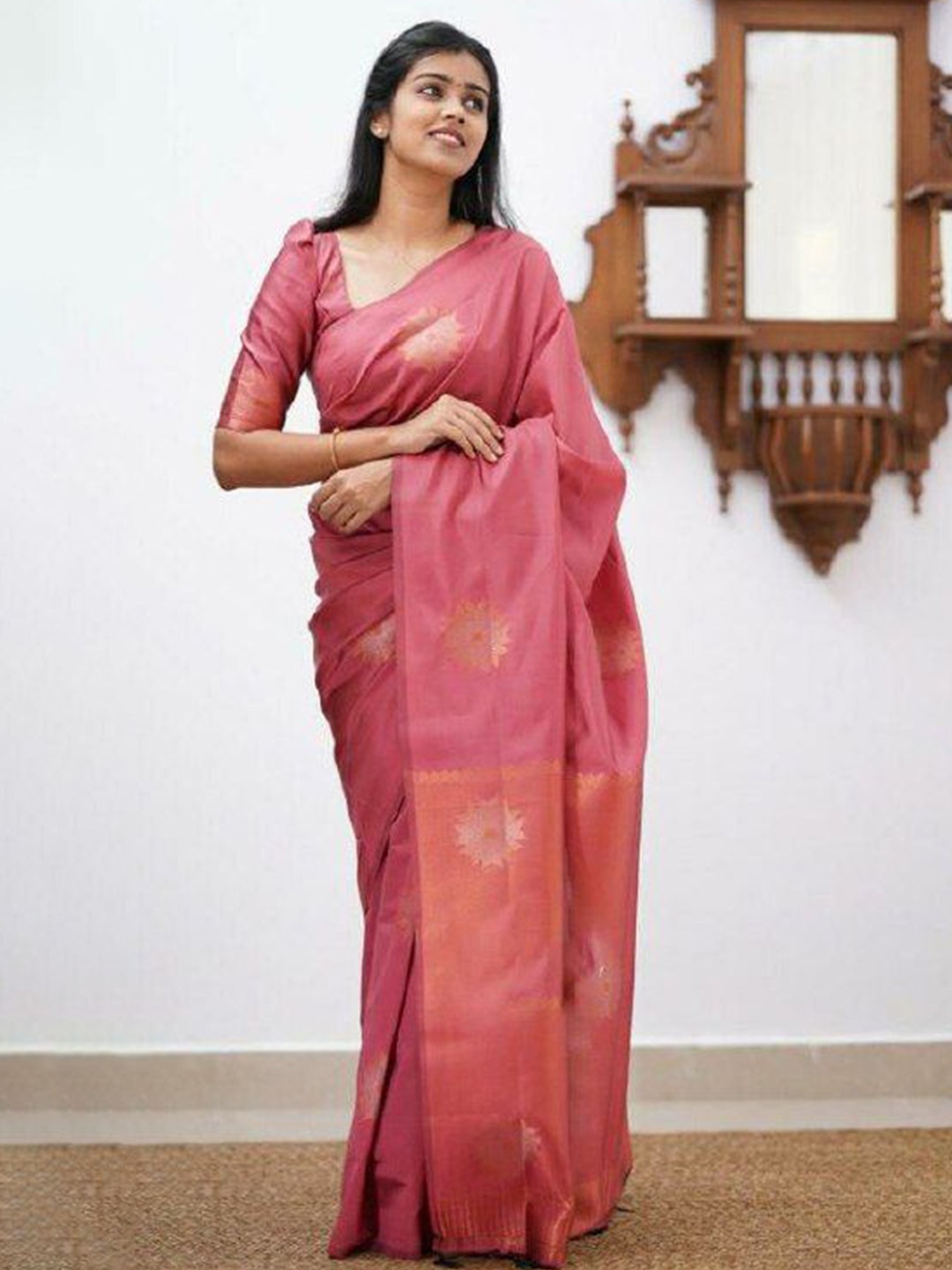 

Rujave Woven Design Art Silk Kanjeevaram Saree, Pink