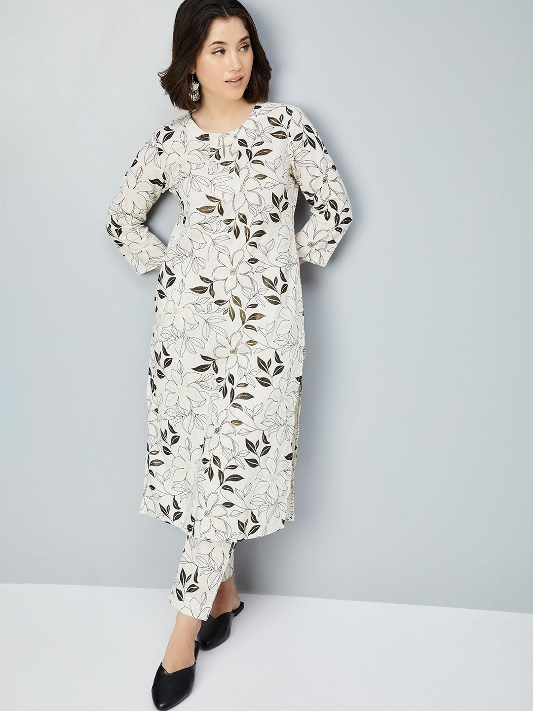 

max Floral Printed Keyhole Neck Straight Kurta with Trousers, Off white