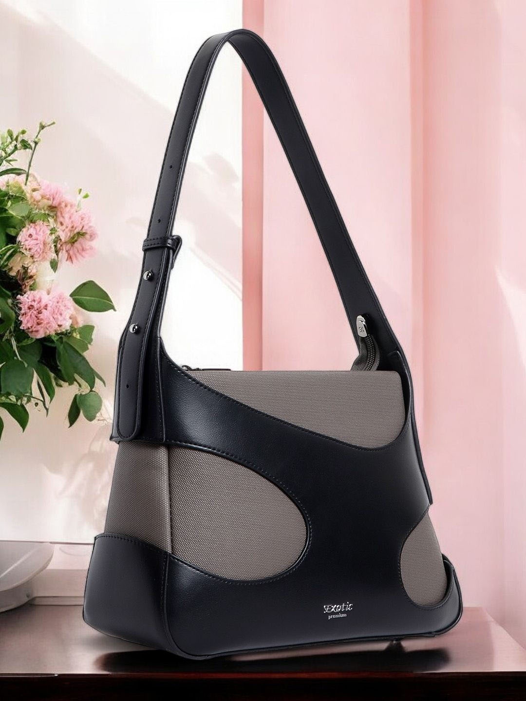 

Exotic Swagger Shoulder Bag, Black