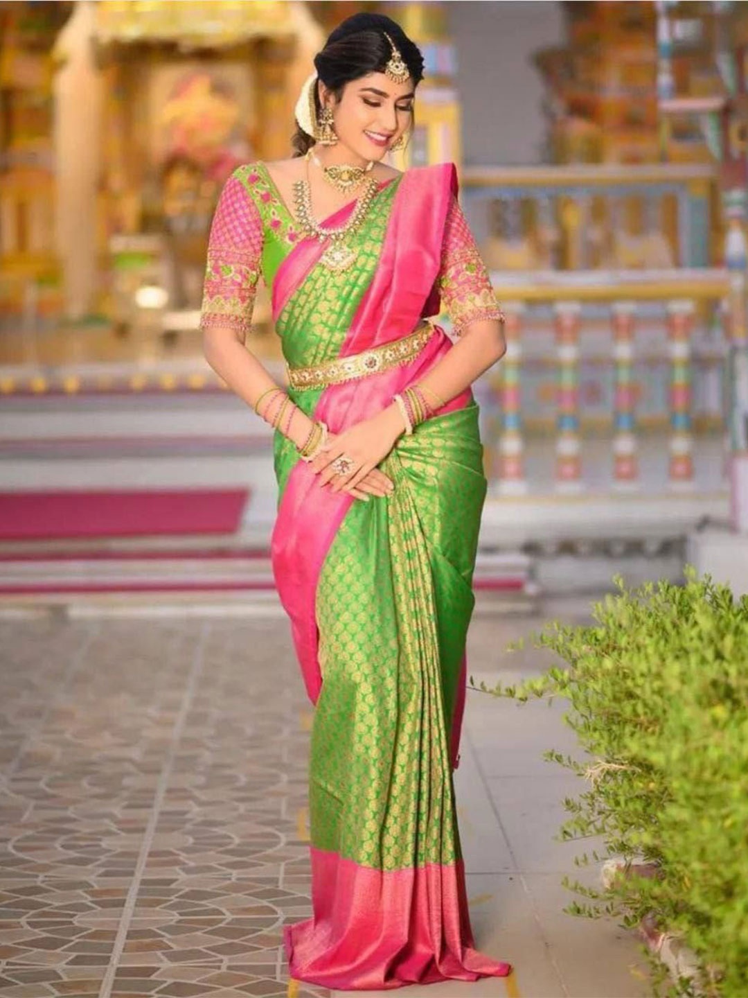 

Rujave Woven Design Zari Art Silk Kanjeevaram Saree, Green