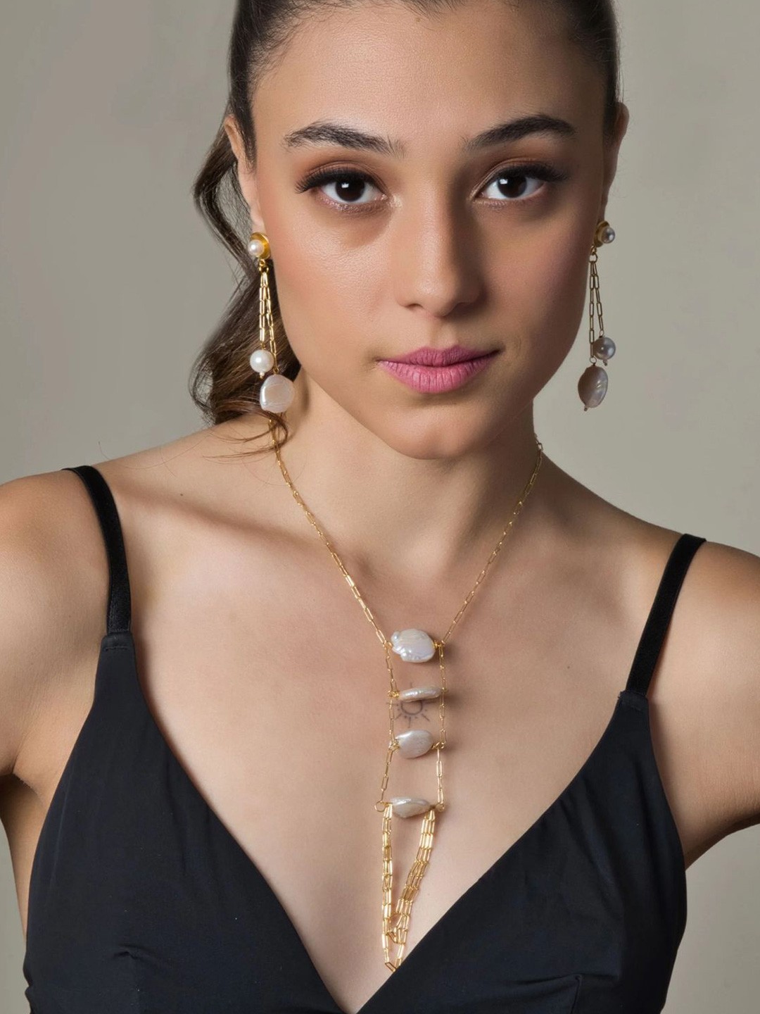 

QUEENS JEWELS Gold-Plated Pearls Studded Chain and Earring Set, White