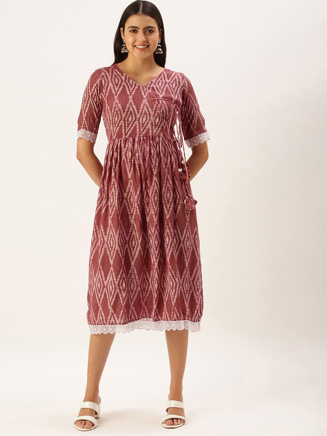 

DIVASTRI Geometric Printed V-Neck Cotton Fit And Flare Ethnic Dress, Pink