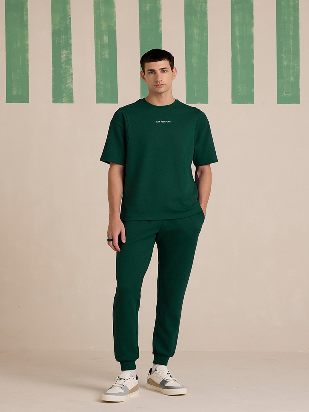 

Muvazo Printed Round Neck T-Shirt & Joggers Co-Ord Set, Green