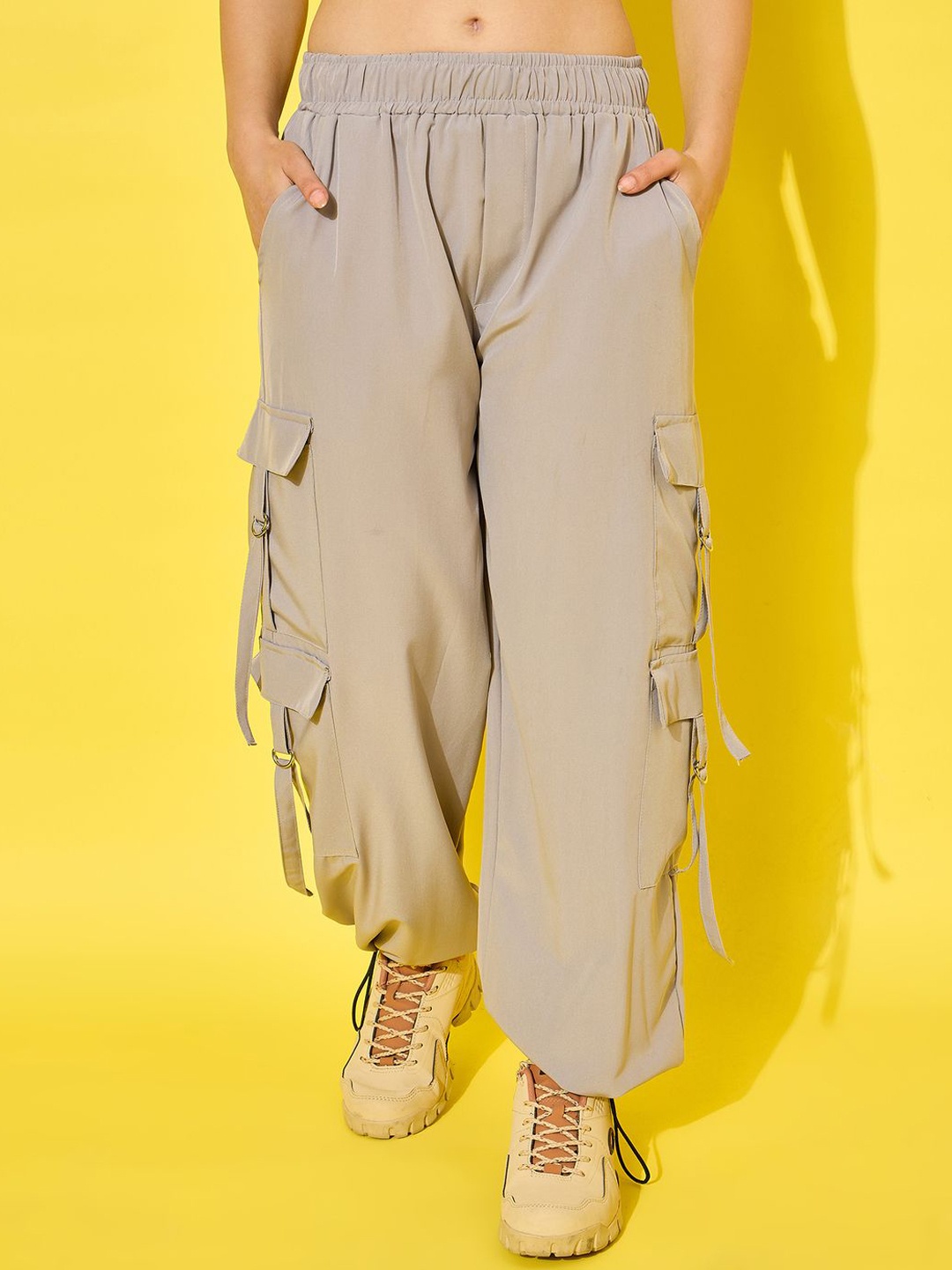 

BUY NEW TREND Women Relaxed Loose Fit High-Rise Cargos Trousers, Grey