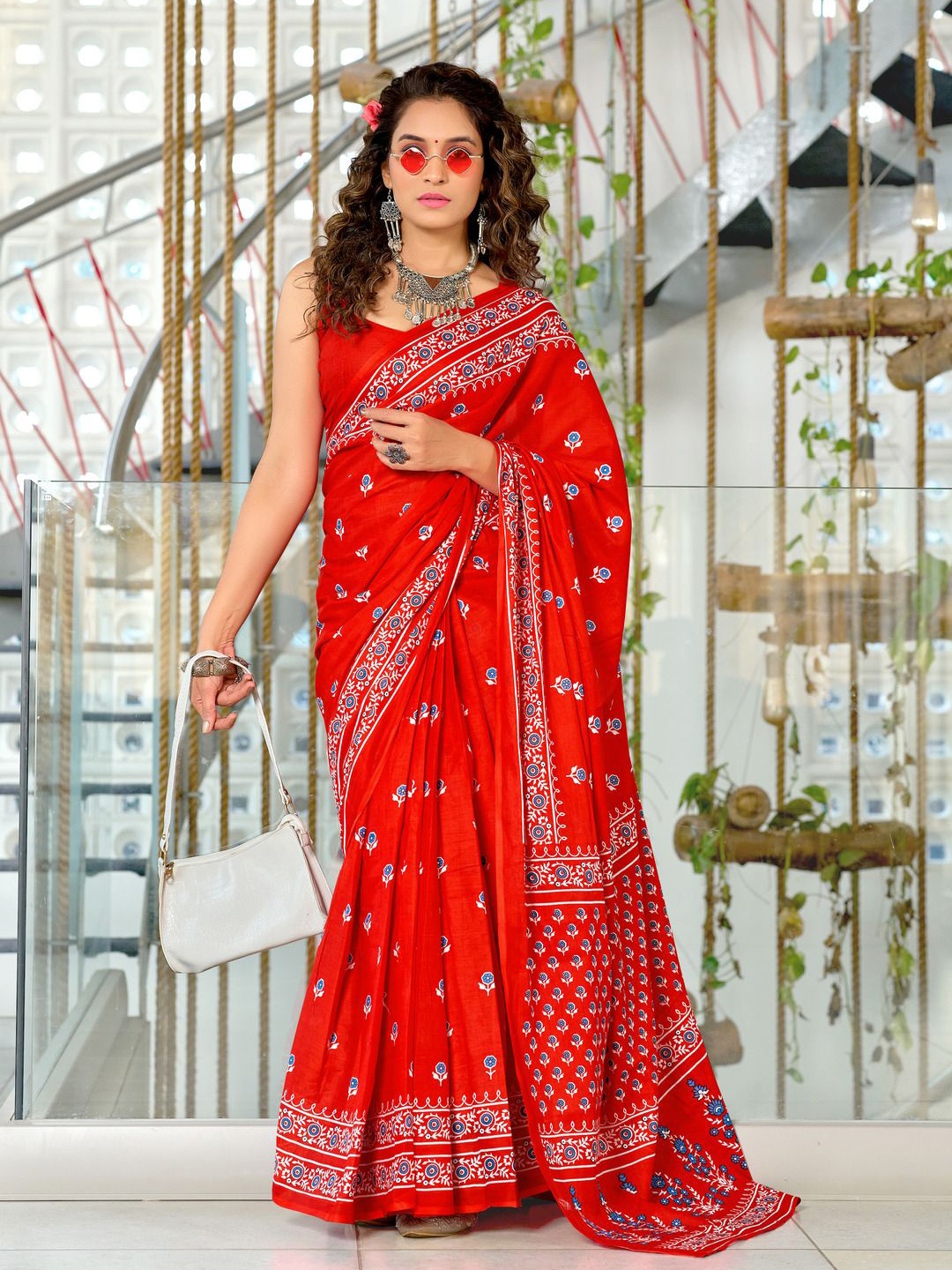 

Anouk Floral Pure Cotton Ready to Wear Saree, Red