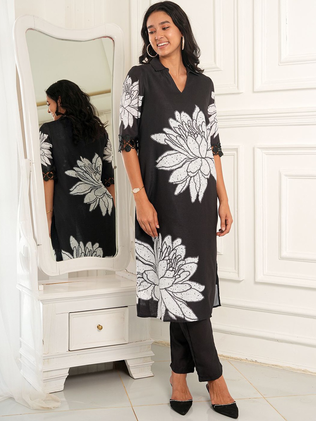 

QISSA Floral Printed Shirt Collar Straight Kurta With Trousers, Black