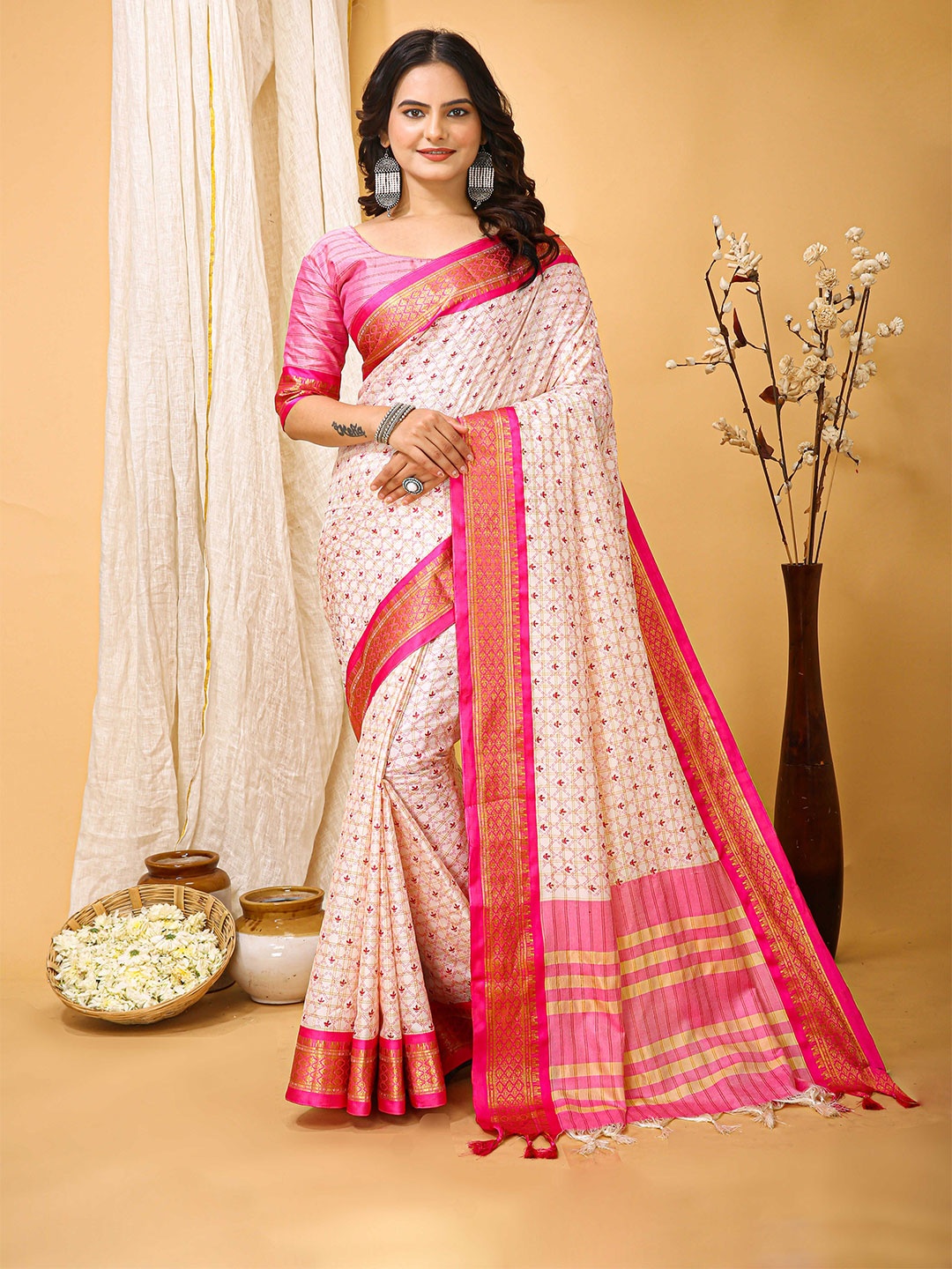 

VEECHIS Ethnic Motifs Printed Zari Saree With Unstitched Blouse Piece, Cream