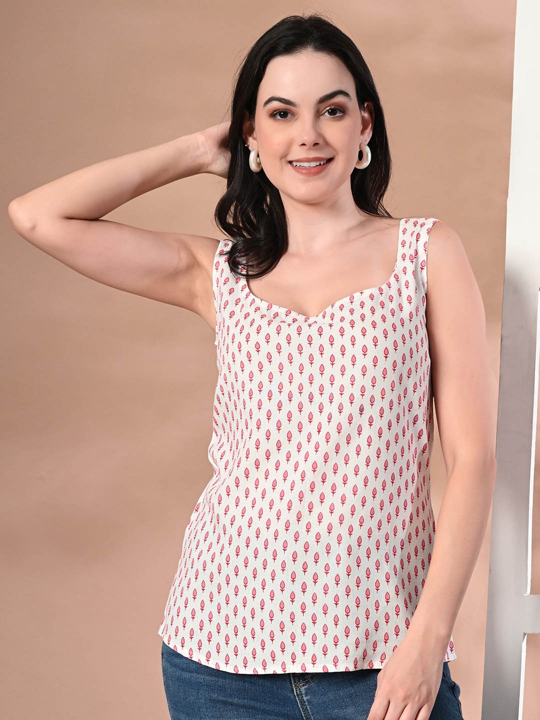 

ANNSH APPAREL Floral Print Top, White