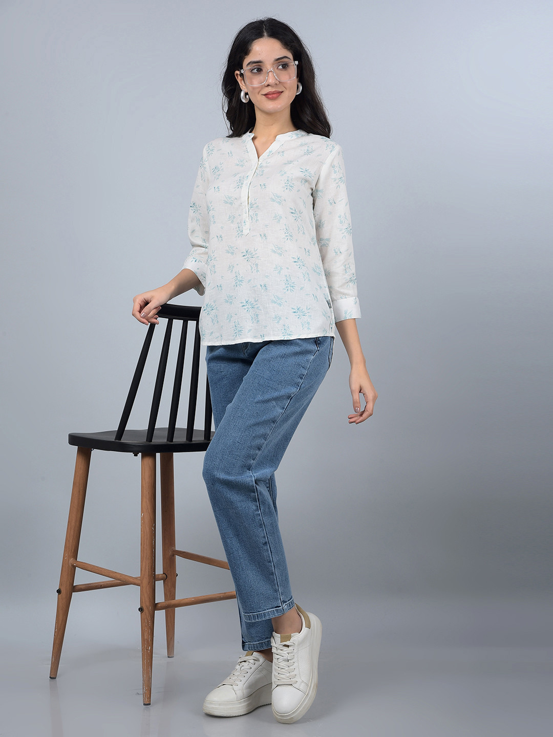 

Crimsoune Club Women Straight Fit Heavy Fade Stretchable Jeans, Blue