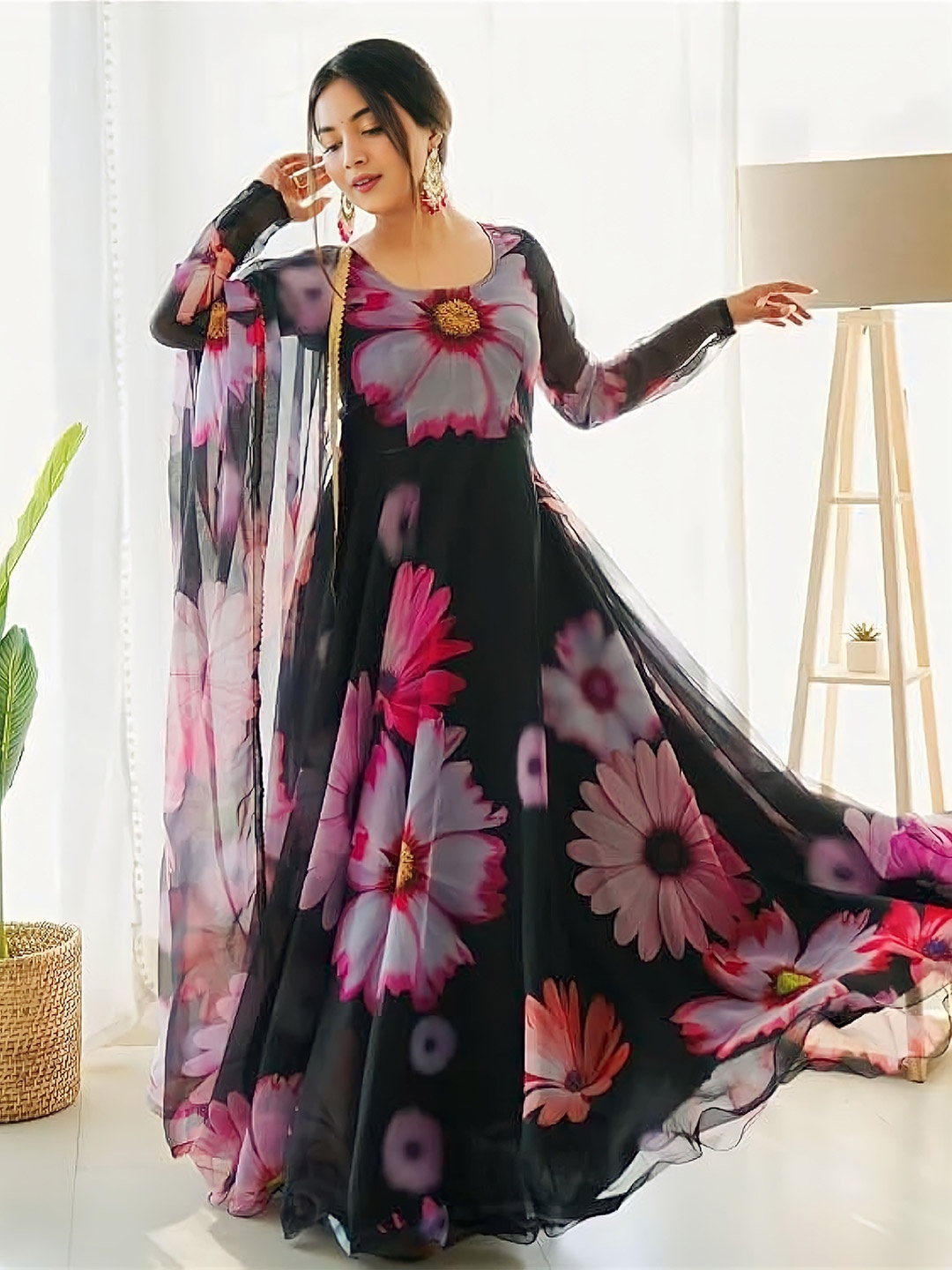 

Daeneyrys Printed Round Neck Maxi Ethnic Dress With Dupatta, Black