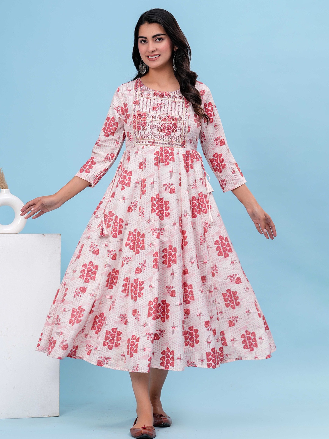 

HEARTLOOM Women Square Neck Floral Printed Fit & Flare Kurta, White