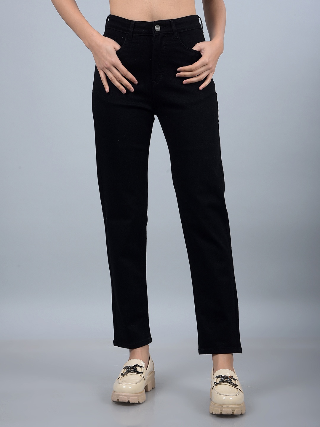 

Crimsoune Club Women Straight Fit Heavy Fade Stretchable Jeans, Black