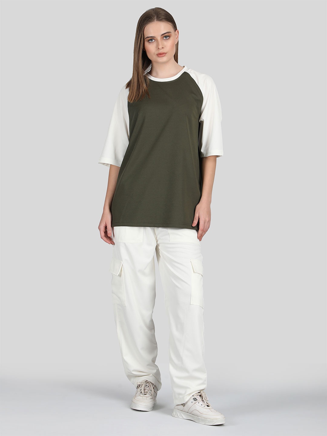 

Raxedo Raglan Oversized Airport Look Outfit Colourblocked T-Shirt & Cargo Jogger Pant, Olive