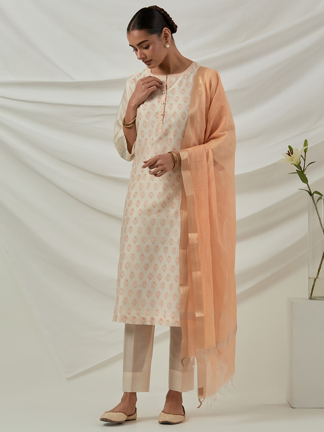 

SMRITI GUPTA Floral Printed Notch Neck Chanderi Cotton Straight Kurta, Cream