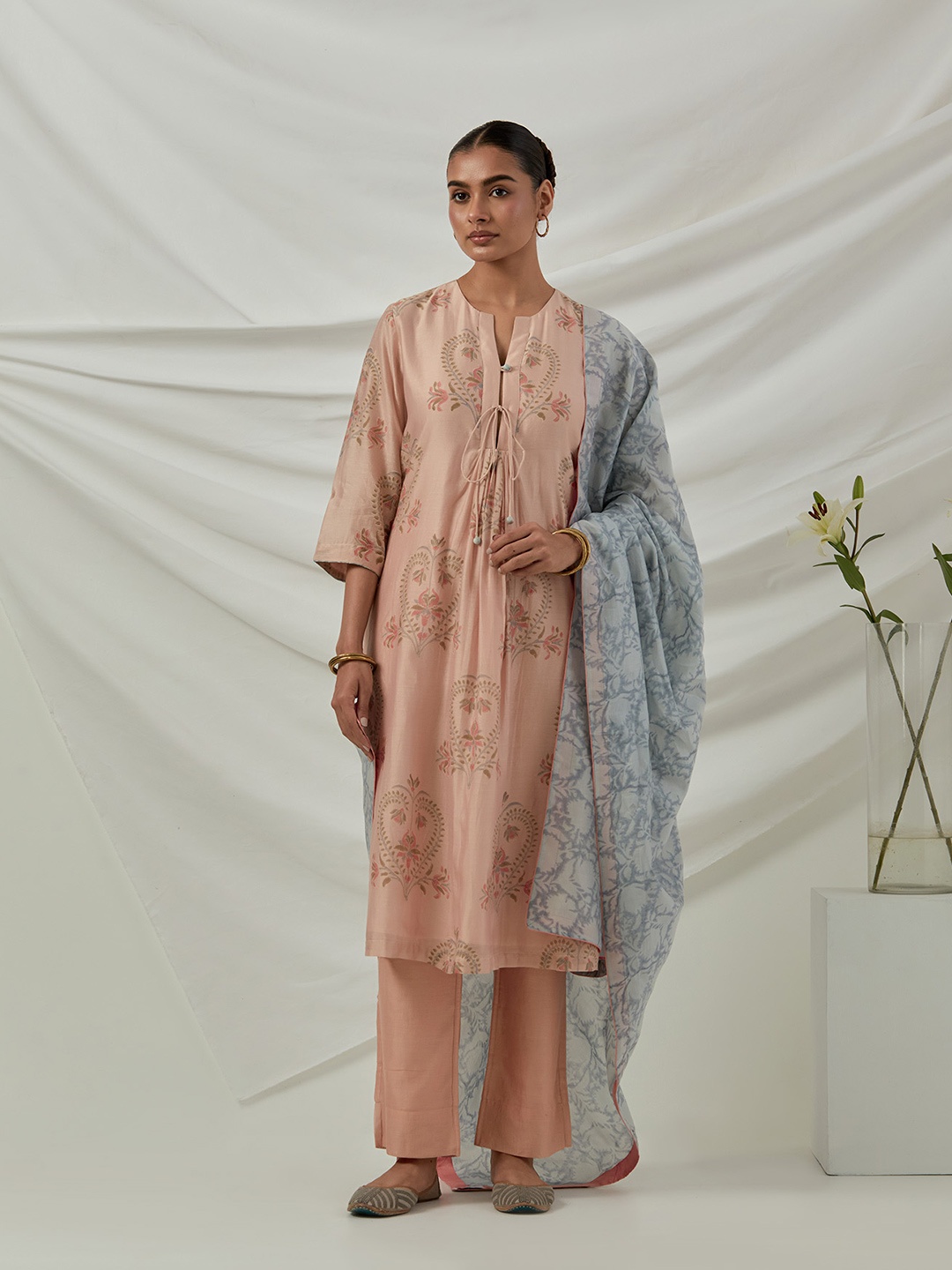 

SMRITI GUPTA Floral Printed Chanderi Cotton Straight Kurta With Trousers & Dupatta, Peach