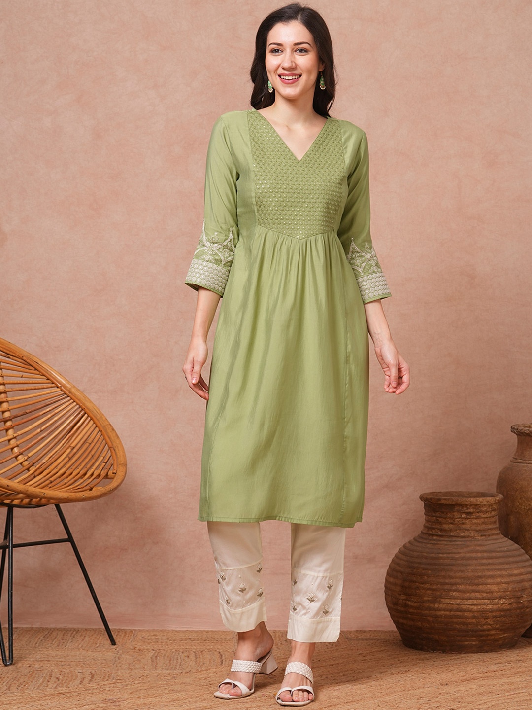 

FASHOR Floral Embroidered Sequinned A-Line Kurta, Green