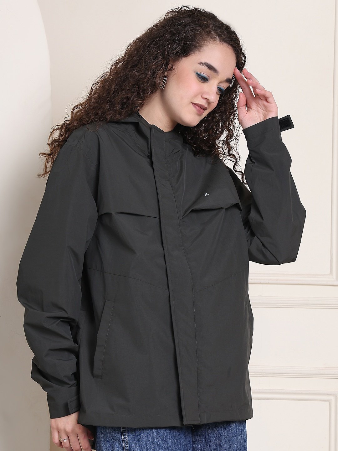 

HOUSE OF VEDAS Women Windcheater and Water Resistant Outdoor Sporty Jacket, Olive