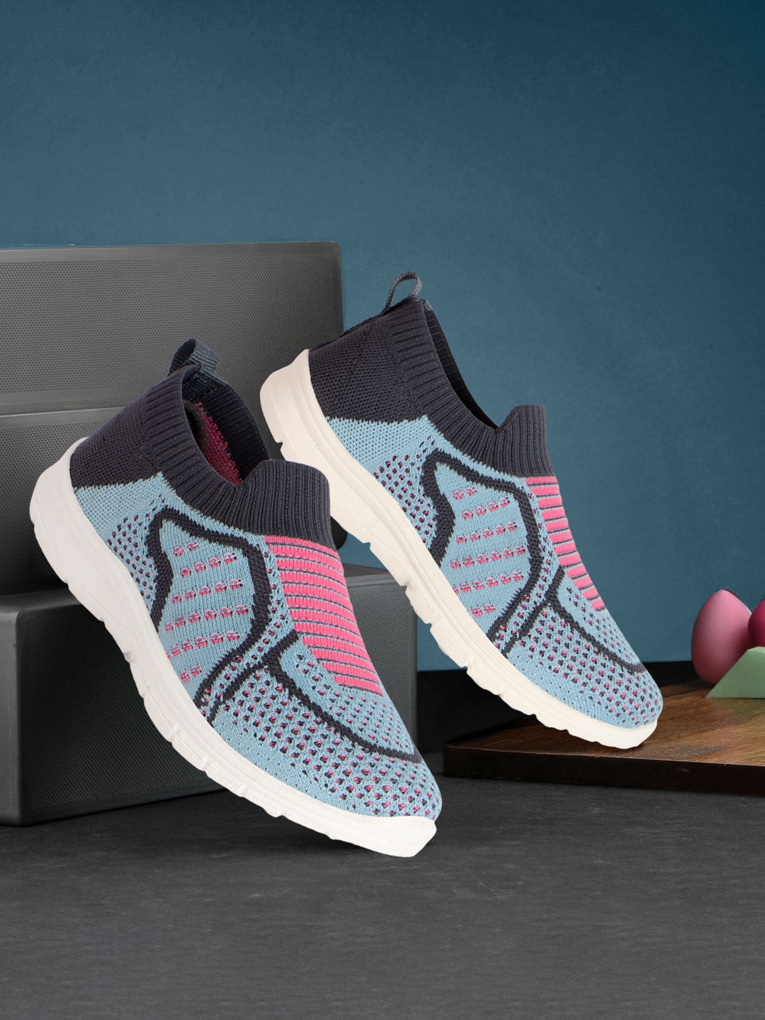 

YK Boys Woven Design Sneakers, Blue