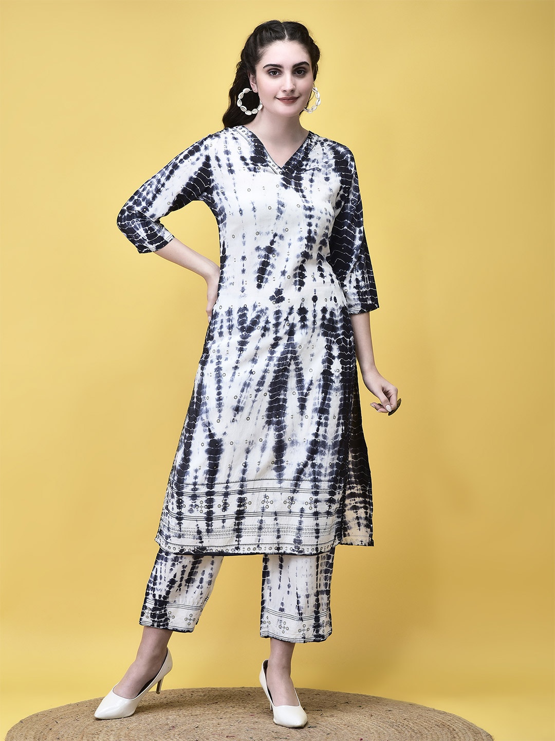 

Shree Abstract Printed V-Neck Liva Straight Kurta With Trousers, White