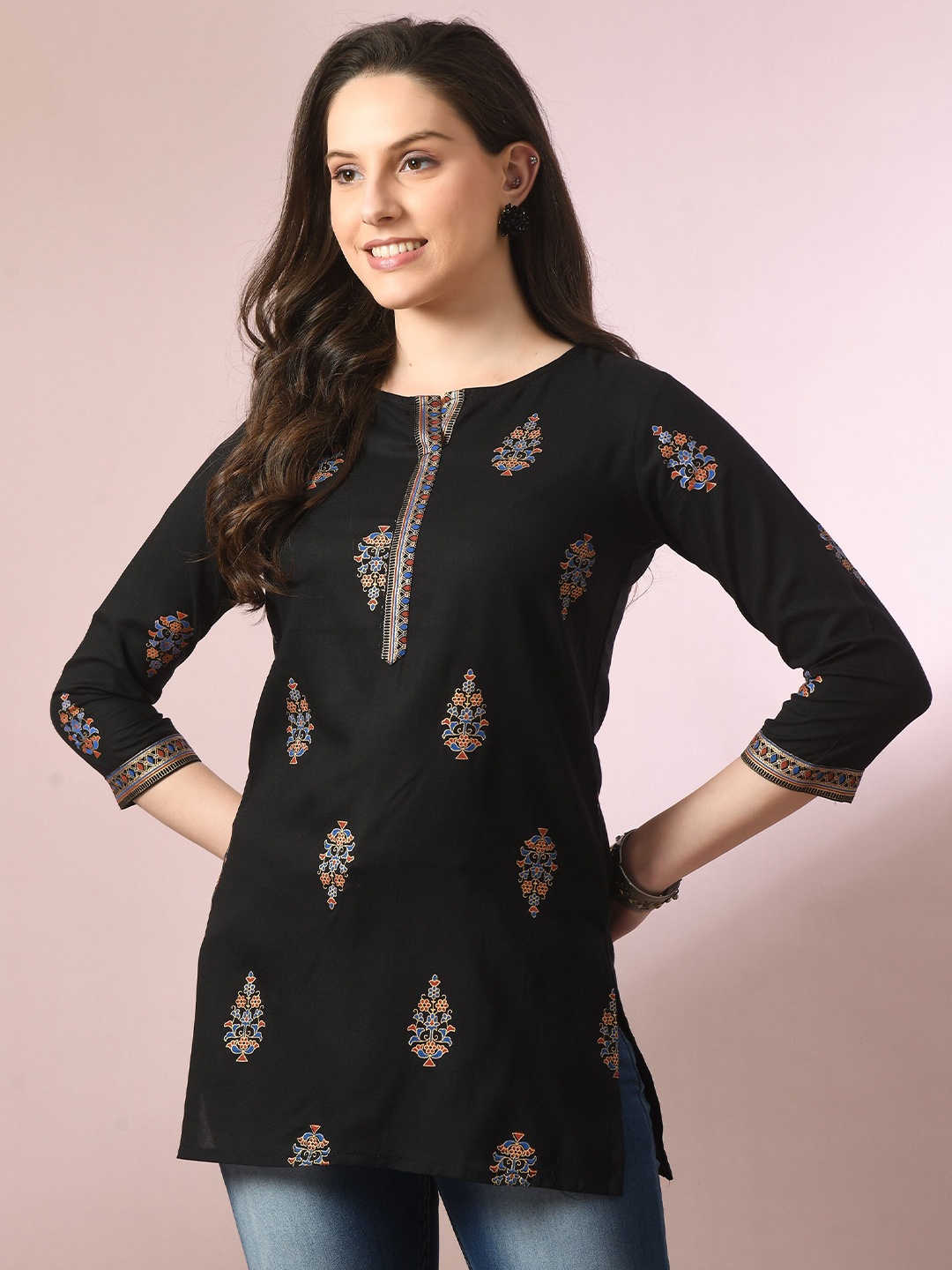 

ANNSH APPAREL Print Top, Black