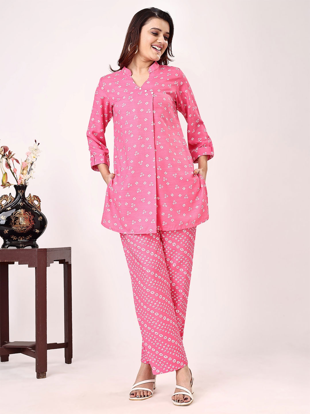 

FAB GALAXY Bandhani Printed V-Neck Tunic & Trousers, Pink