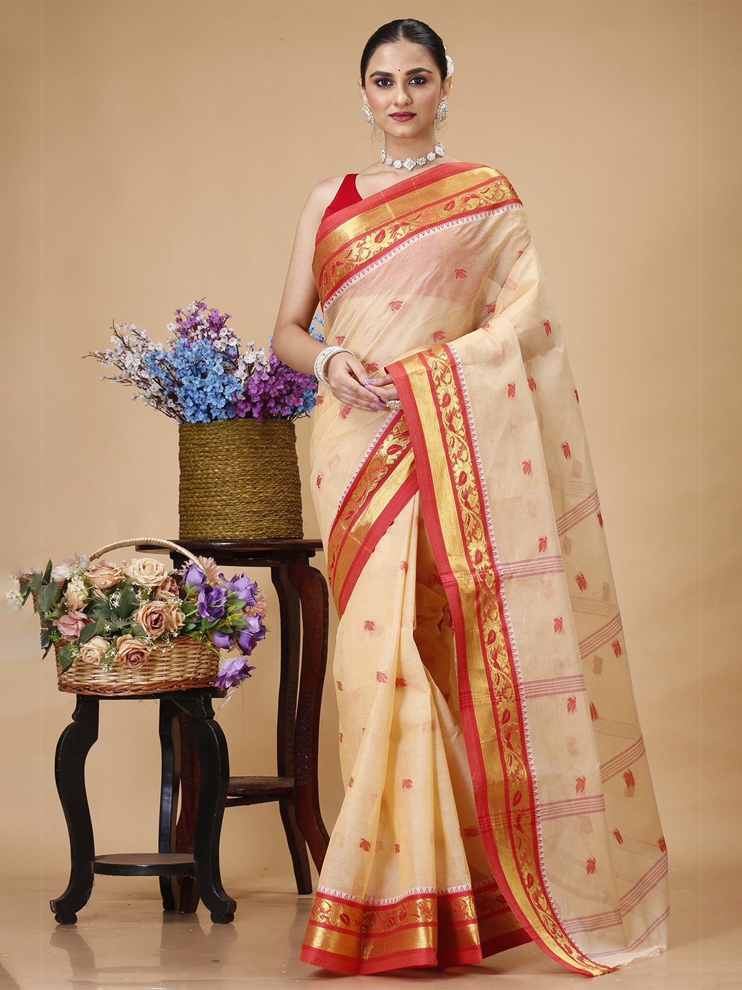 

SLAGHA Woven Design Zari Pure Cotton Taant Saree, Beige