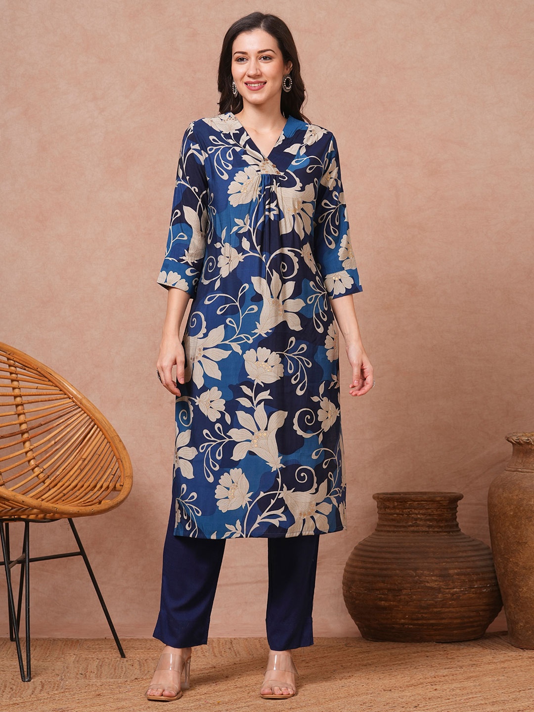 

FASHOR Floral Printed V-Neck Straight Kurta, Blue