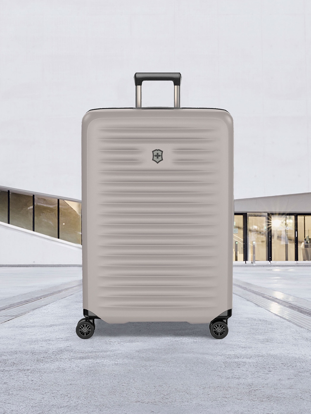 

Victorinox Textured Airox Advanced Hard-Sided Large Trolley Suitcase, White