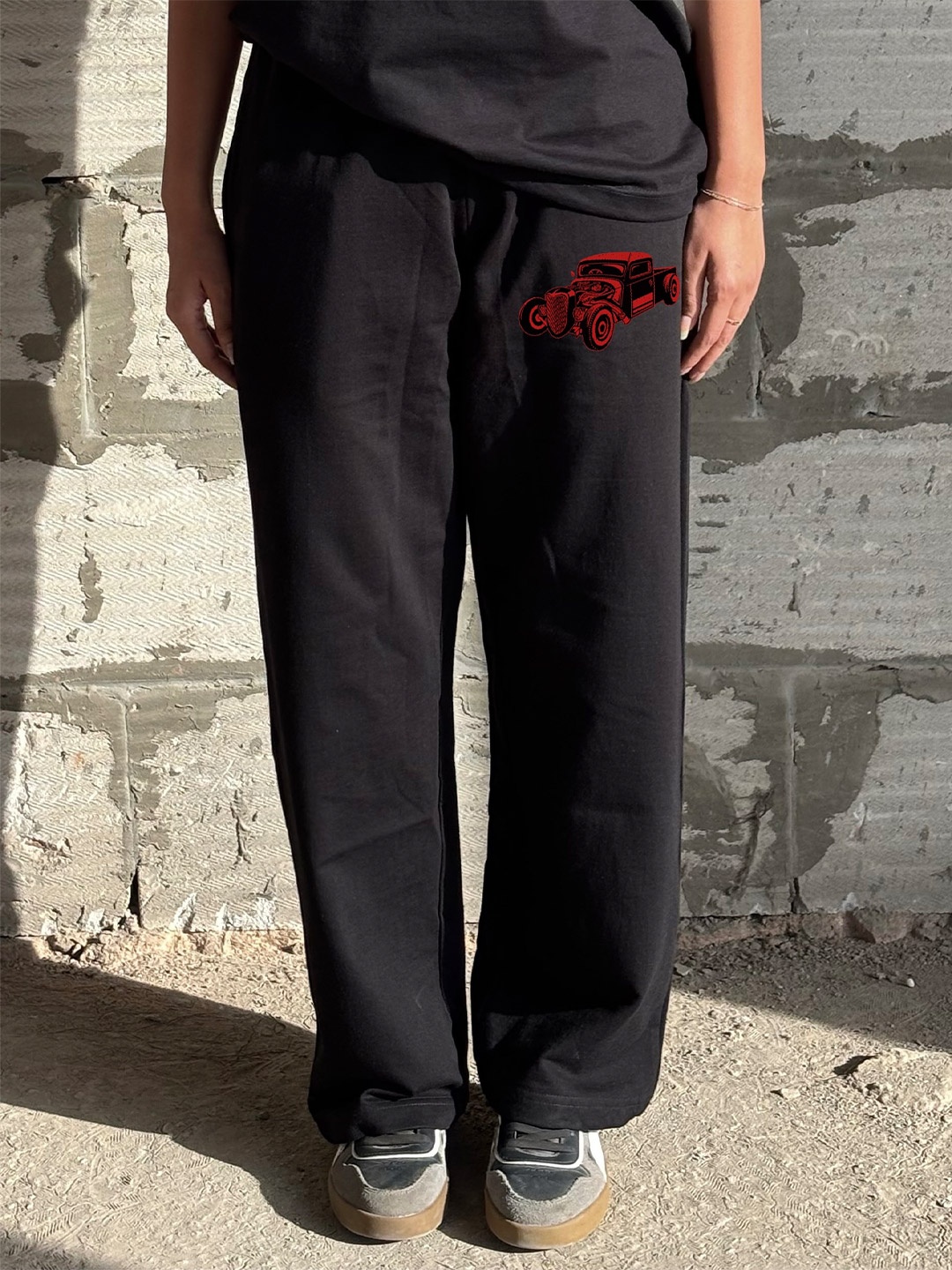 

TheBTclub Men Printed Regular Trousers, Black