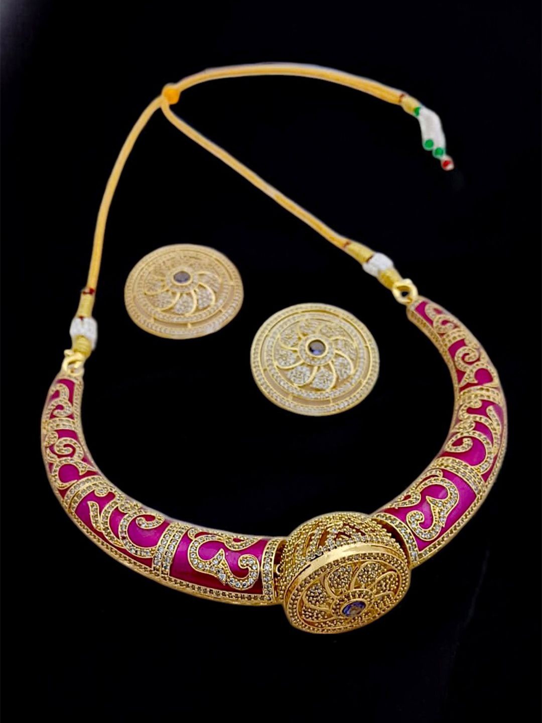 

TISHUL JEWELS Gold-Plated Stone Studded Jewellery Set