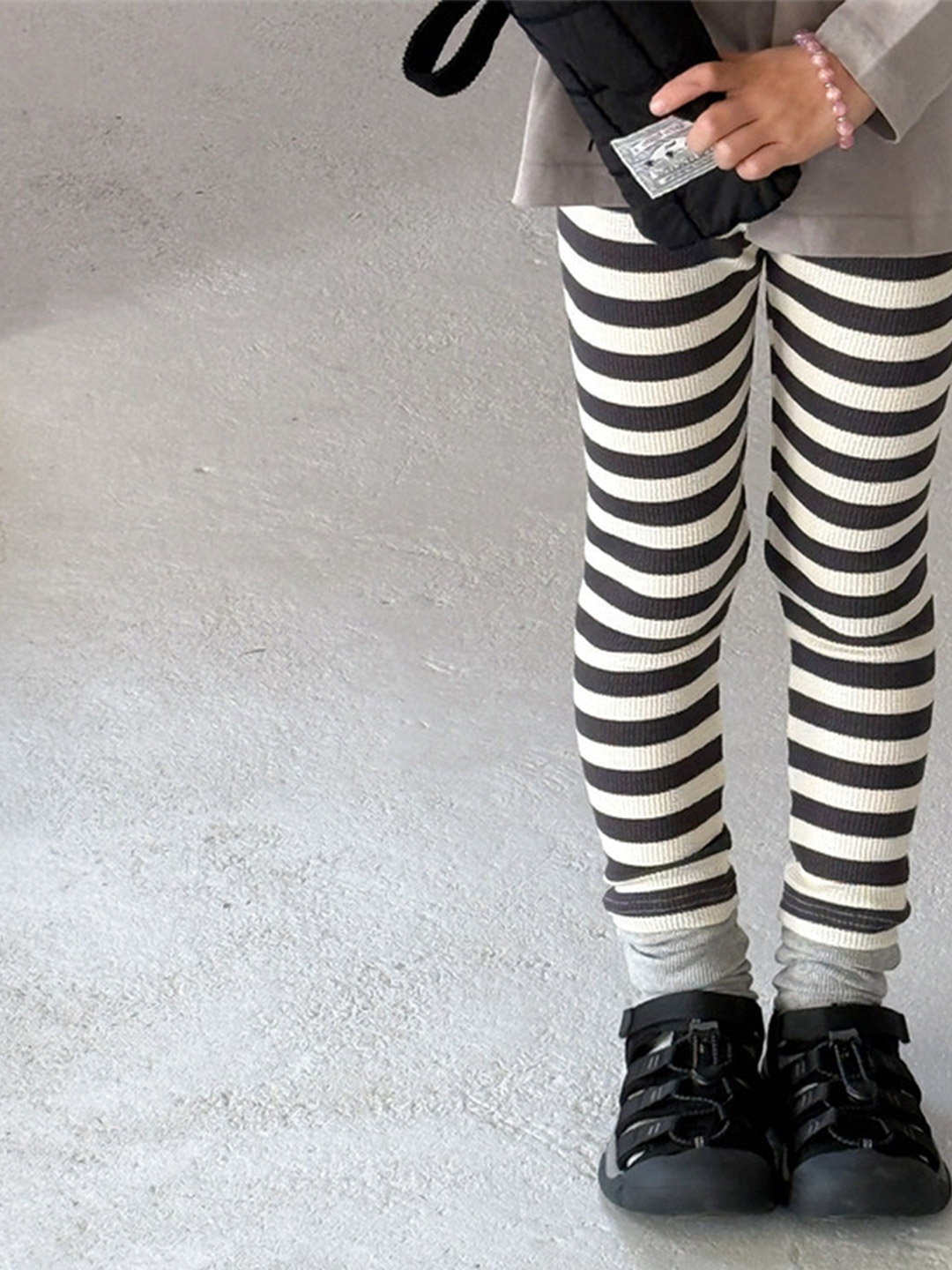 

LULU & SKY Girls Striped High-Rise Leggings, Black