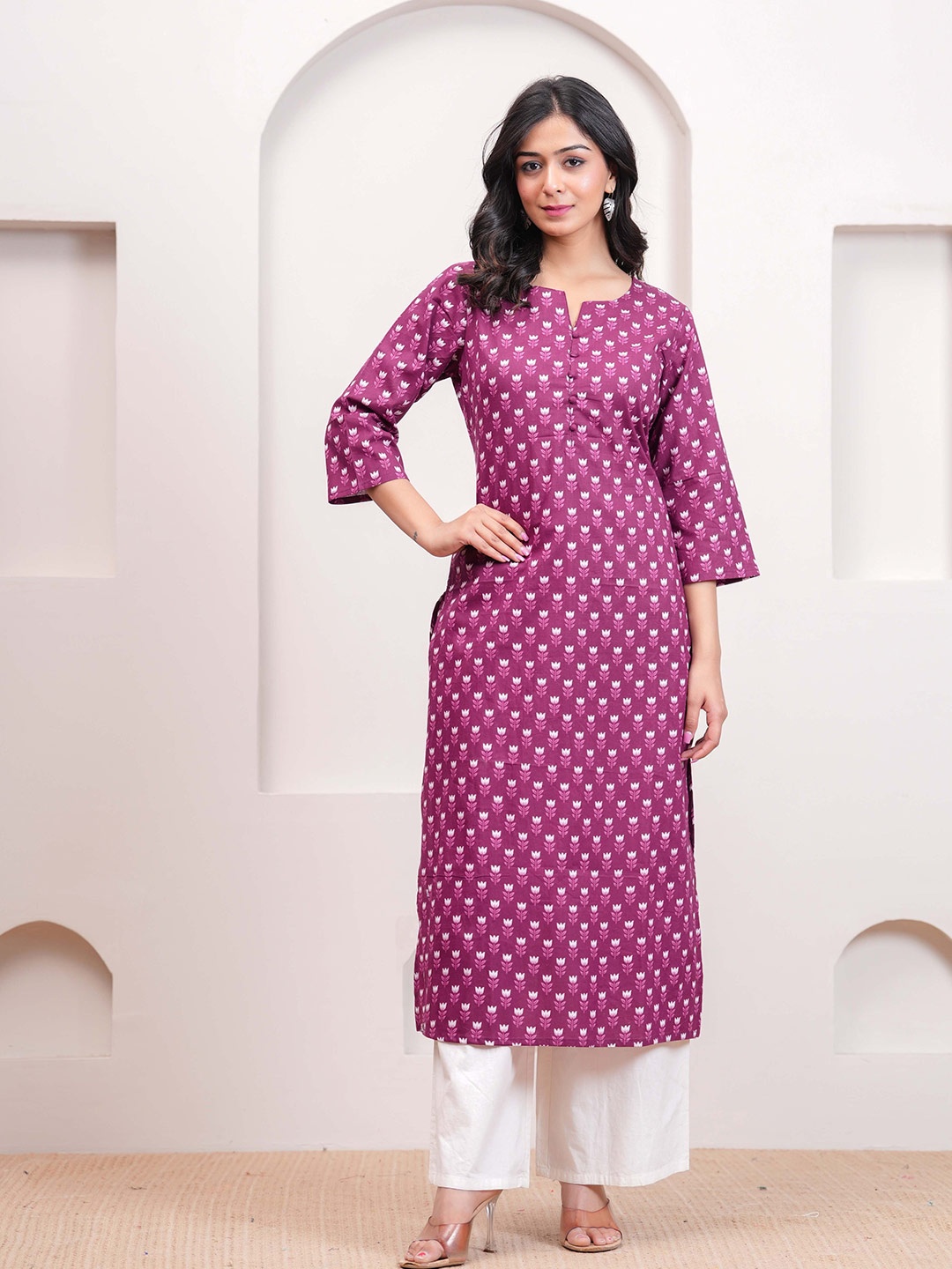 

Nayo Floral Printed Notch-Neck Pure Cotton Straight Kurta, Purple